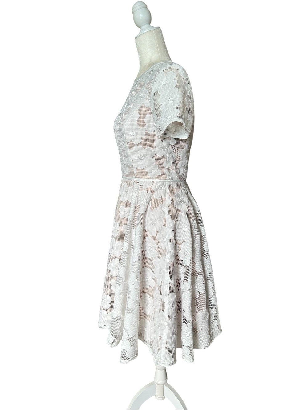 Shani Novelty Fit & Flare Dress in white nude lining- Small LIKE NEW - Picture 6 of 13